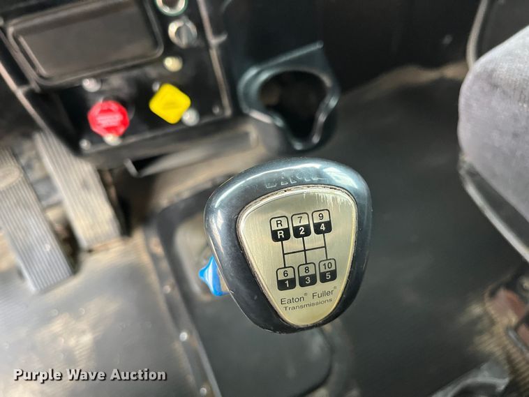 image for item DS1791 2002 Peterbilt 379  semi truck