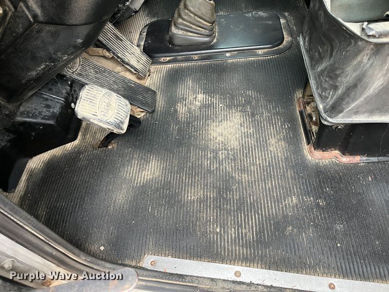 image for item DS1791 2002 Peterbilt 379  semi truck