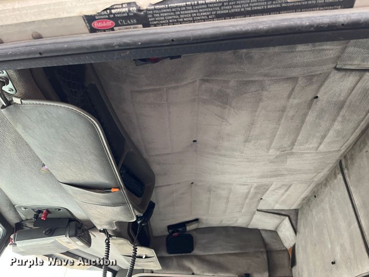 image for item DS1791 2002 Peterbilt 379  semi truck