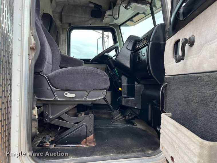 image for item DS1791 2002 Peterbilt 379  semi truck