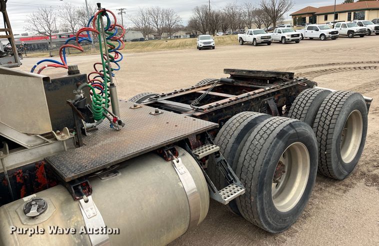 image for item DS1791 2002 Peterbilt 379  semi truck