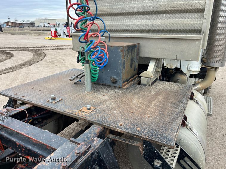 image for item DS1791 2002 Peterbilt 379  semi truck