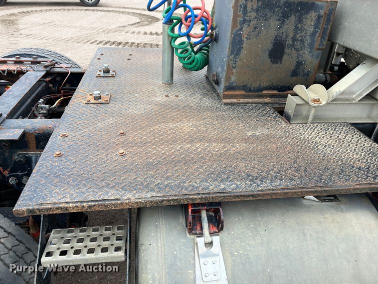 image for item DS1791 2002 Peterbilt 379  semi truck