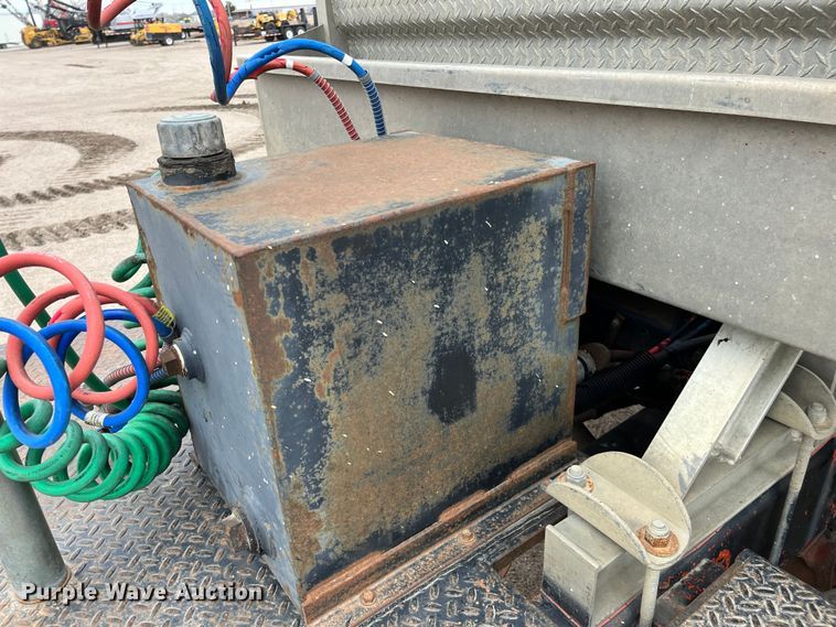 image for item DS1791 2002 Peterbilt 379  semi truck