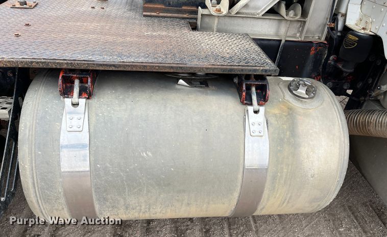 image for item DS1791 2002 Peterbilt 379  semi truck