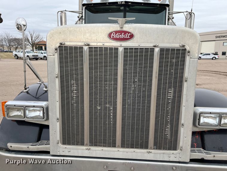 image for item DS1791 2002 Peterbilt 379  semi truck