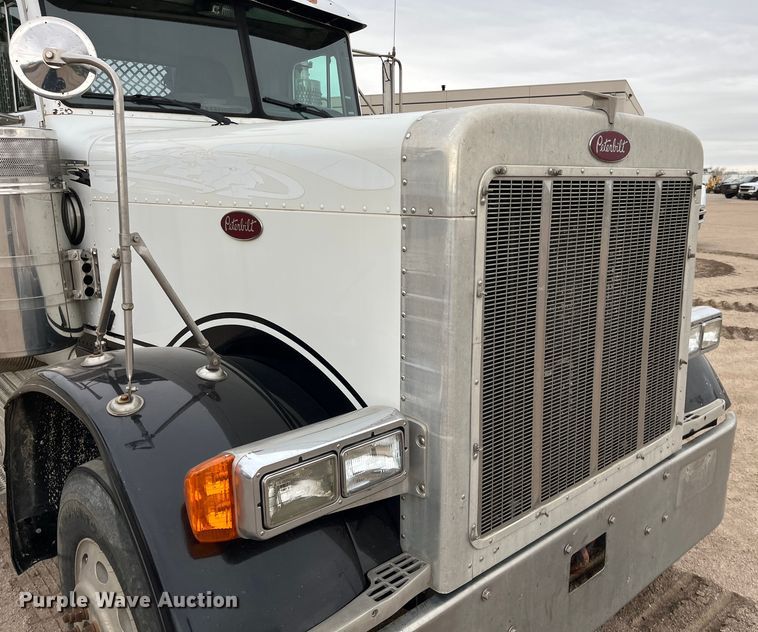 image for item DS1791 2002 Peterbilt 379  semi truck
