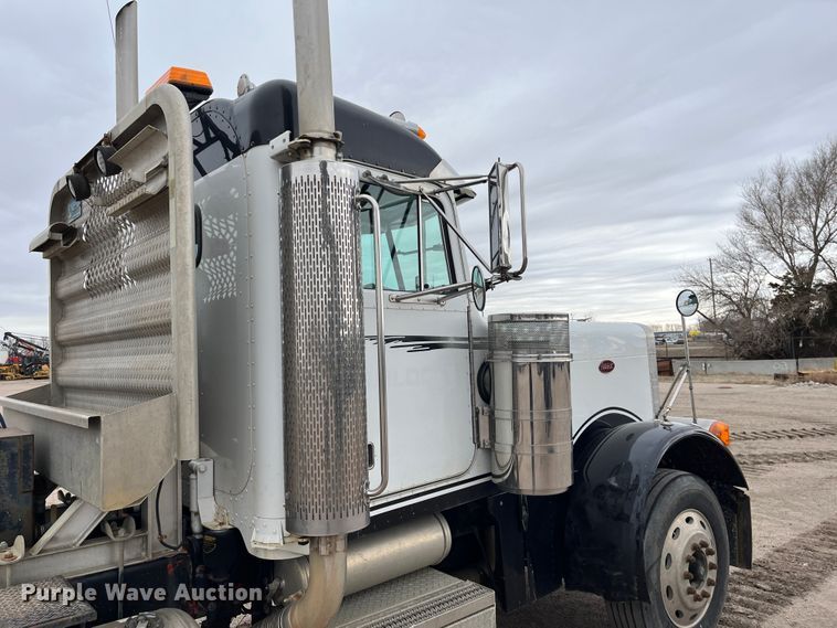 image for item DS1791 2002 Peterbilt 379  semi truck