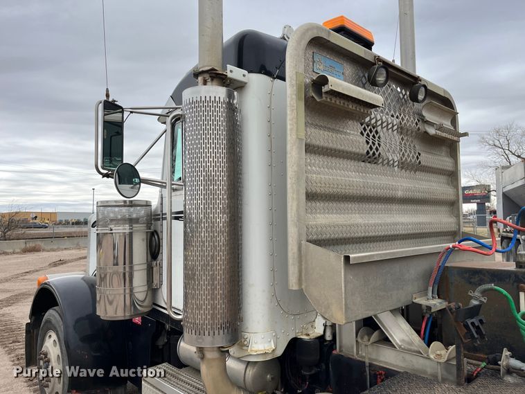 image for item DS1791 2002 Peterbilt 379  semi truck