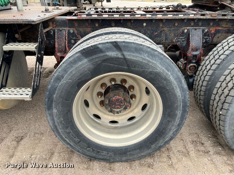 image for item DS1791 2002 Peterbilt 379  semi truck