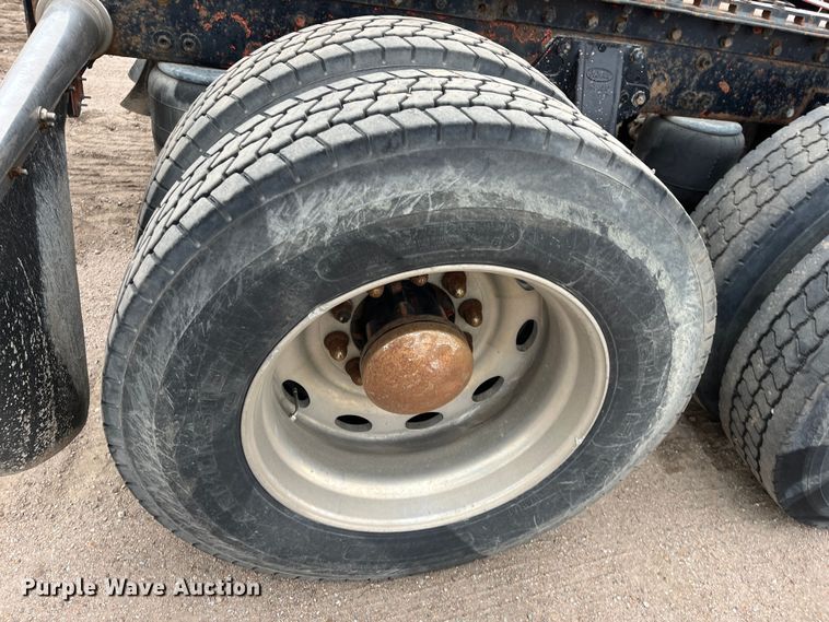 image for item DS1791 2002 Peterbilt 379  semi truck