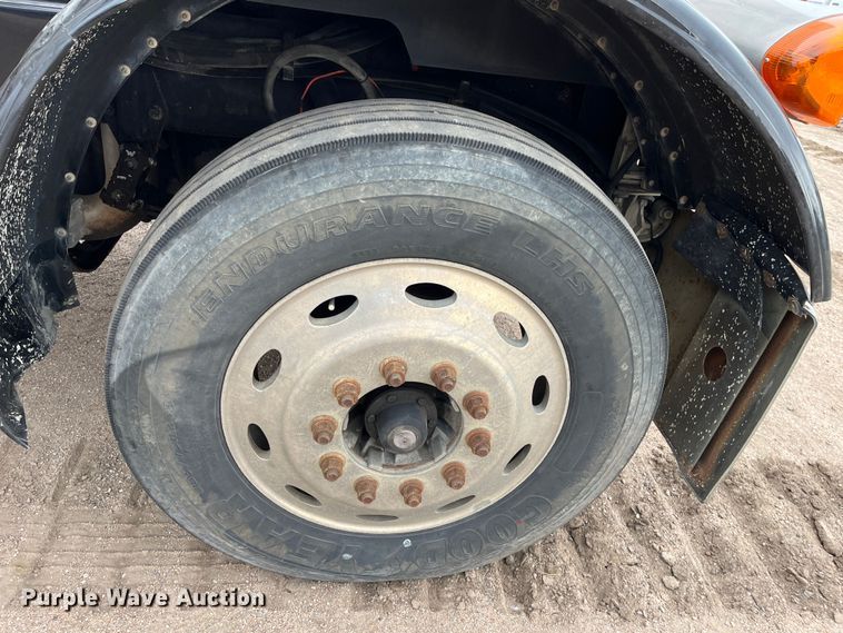 image for item DS1791 2002 Peterbilt 379  semi truck