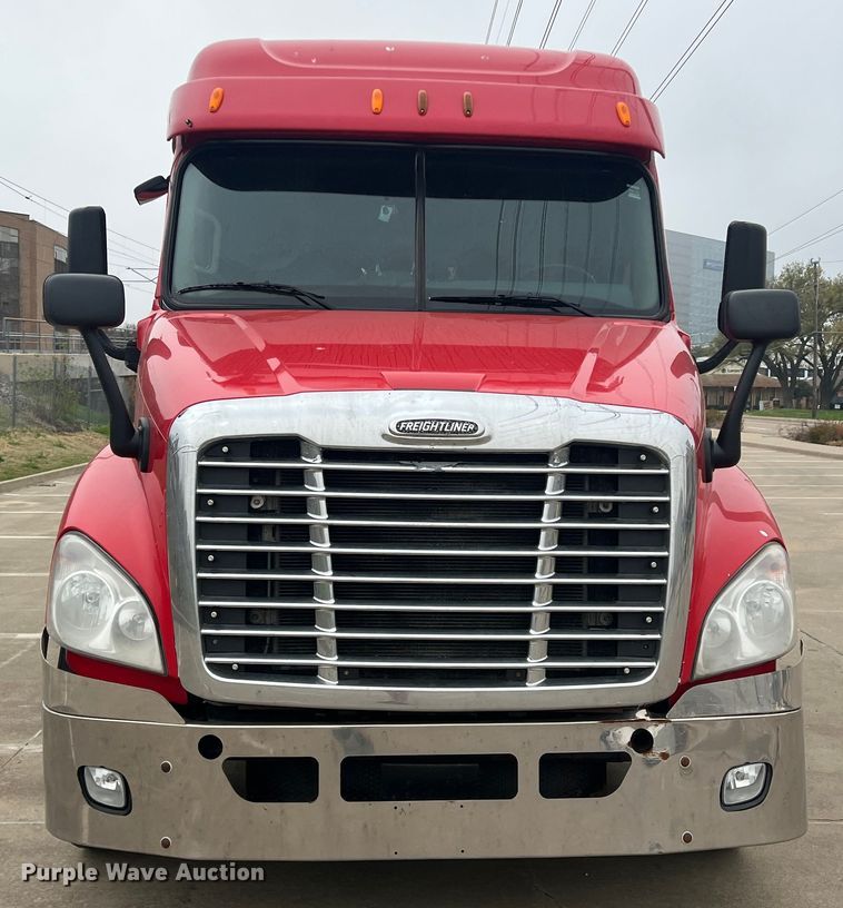 image for item DS2803 2011 Freightliner Cascadia  semi truck