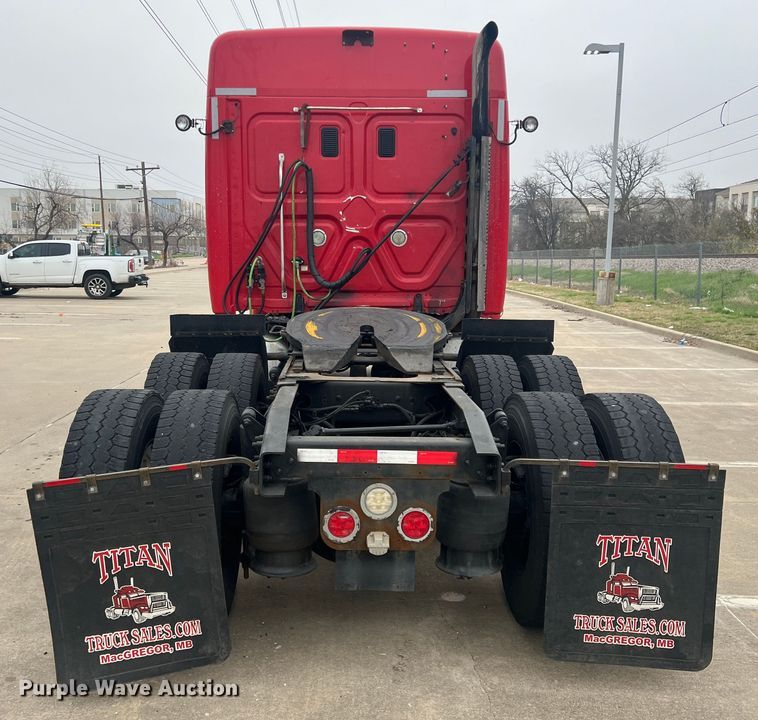 image for item DS2803 2011 Freightliner Cascadia  semi truck