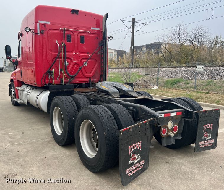 image for item DS2803 2011 Freightliner Cascadia  semi truck