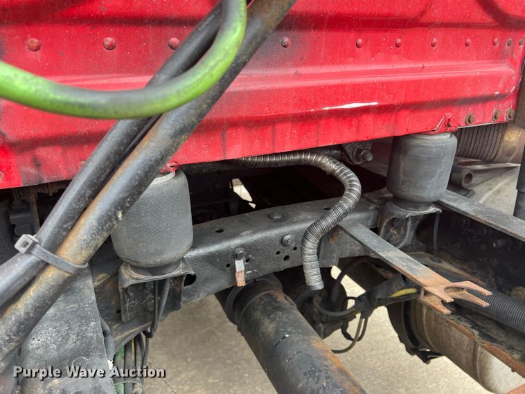 image for item DS2803 2011 Freightliner Cascadia  semi truck