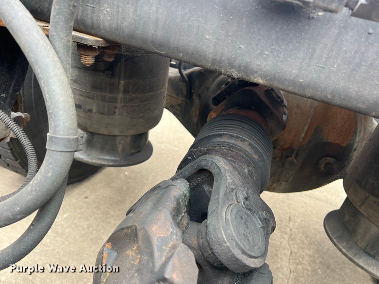 image for item DS2803 2011 Freightliner Cascadia  semi truck