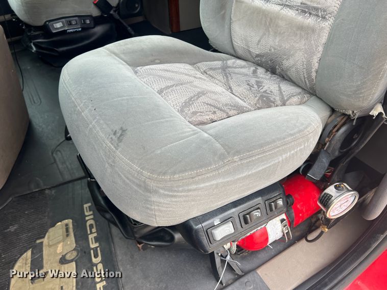 image for item DS2803 2011 Freightliner Cascadia  semi truck