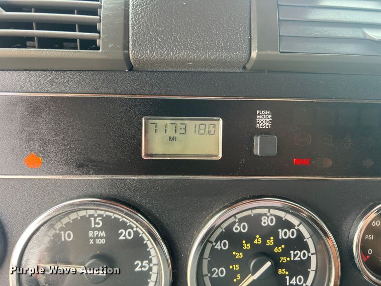 image for item DS2803 2011 Freightliner Cascadia  semi truck