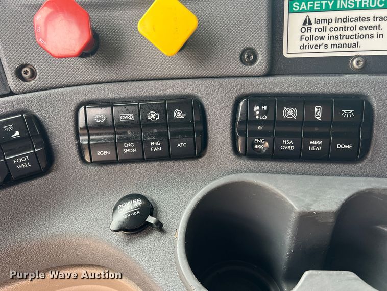 image for item DS2803 2011 Freightliner Cascadia  semi truck