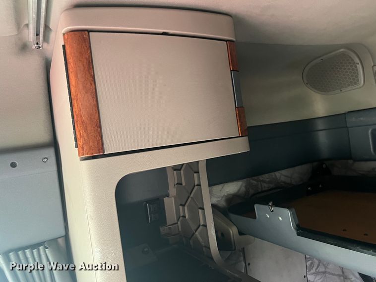 image for item DS2803 2011 Freightliner Cascadia  semi truck