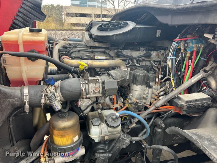 image for item DS2803 2011 Freightliner Cascadia  semi truck