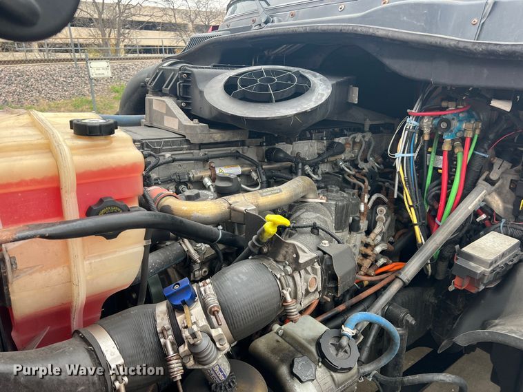 image for item DS2803 2011 Freightliner Cascadia  semi truck