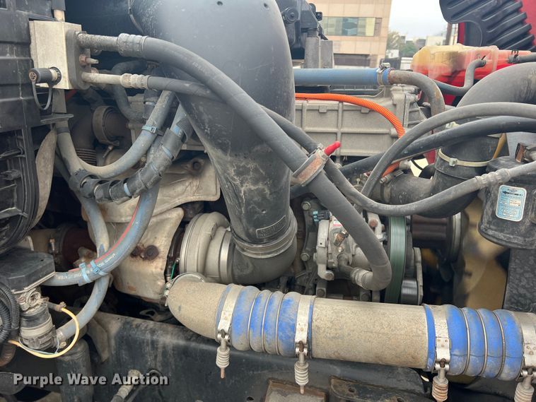 image for item DS2803 2011 Freightliner Cascadia  semi truck