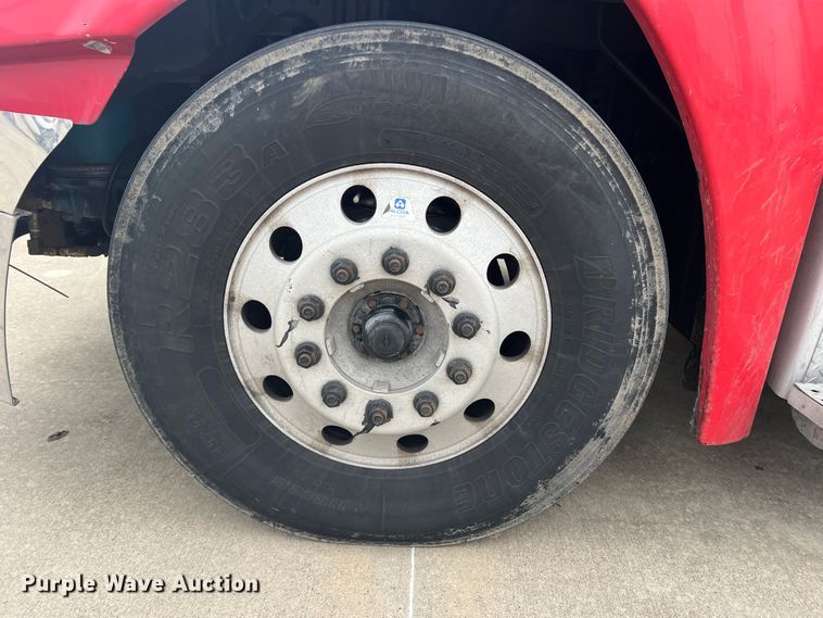 image for item DS2803 2011 Freightliner Cascadia  semi truck