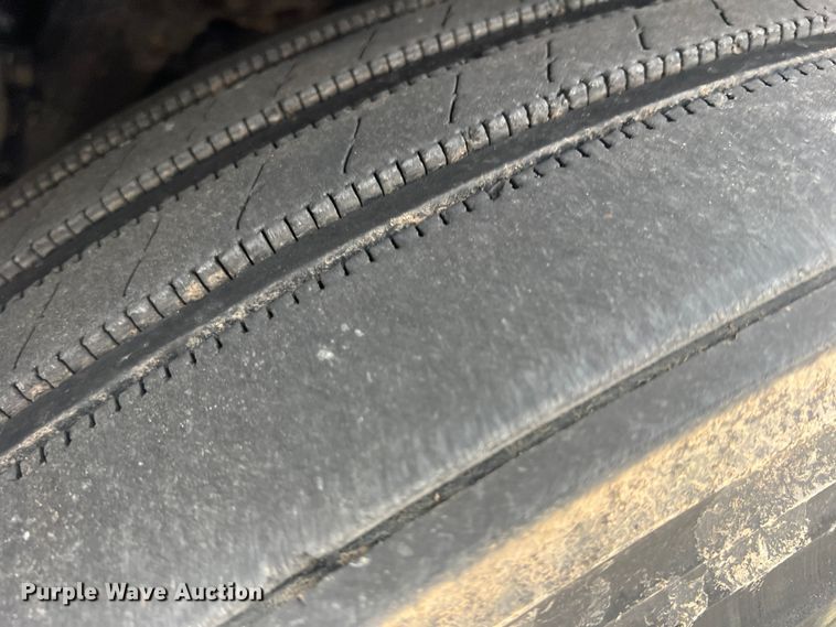 image for item DS2803 2011 Freightliner Cascadia  semi truck