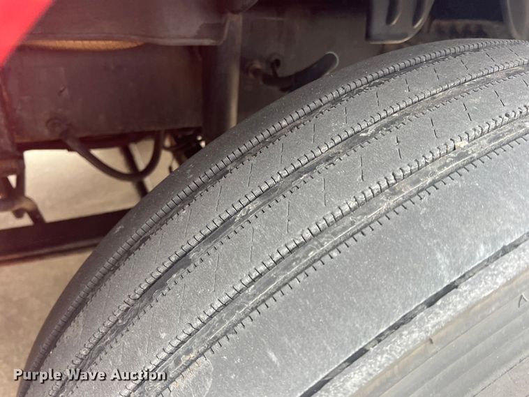 image for item DS2803 2011 Freightliner Cascadia  semi truck