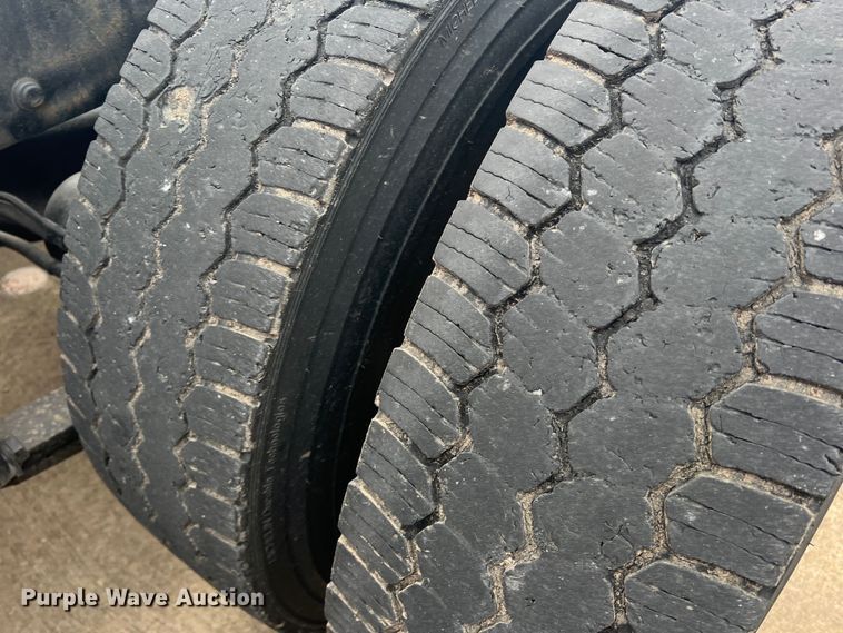 image for item DS2803 2011 Freightliner Cascadia  semi truck