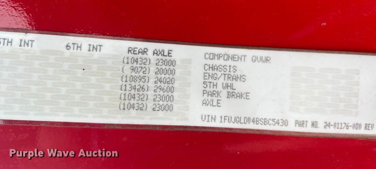 image for item DS2803 2011 Freightliner Cascadia  semi truck