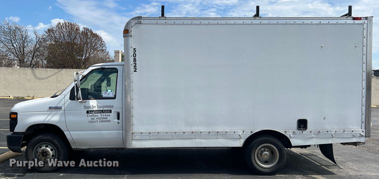 image for item DS2838 2008 Ford E450 Super Duty  box truck