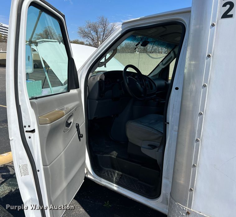image for item DS2838 2008 Ford E450 Super Duty  box truck