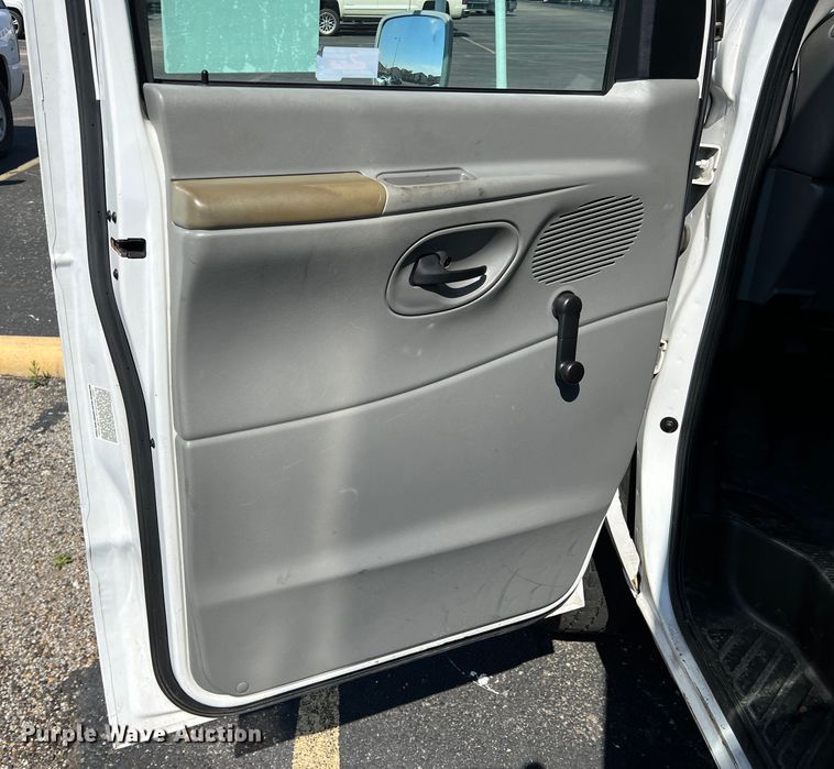 image for item DS2838 2008 Ford E450 Super Duty  box truck