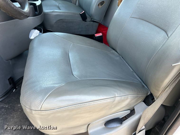 image for item DS2838 2008 Ford E450 Super Duty  box truck