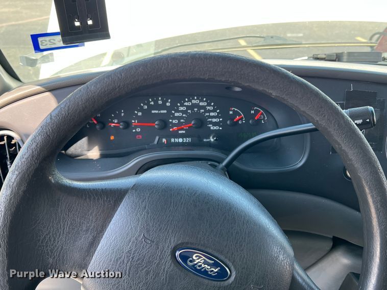 image for item DS2838 2008 Ford E450 Super Duty  box truck