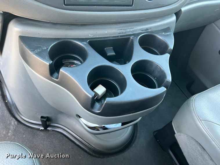 image for item DS2838 2008 Ford E450 Super Duty  box truck