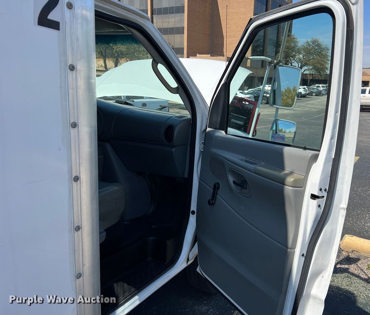 image for item DS2838 2008 Ford E450 Super Duty  box truck