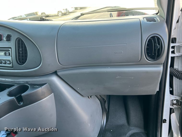 image for item DS2838 2008 Ford E450 Super Duty  box truck