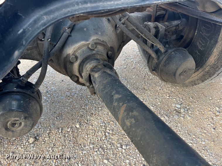 image for item DS2839 2001 International 4900  semi truck