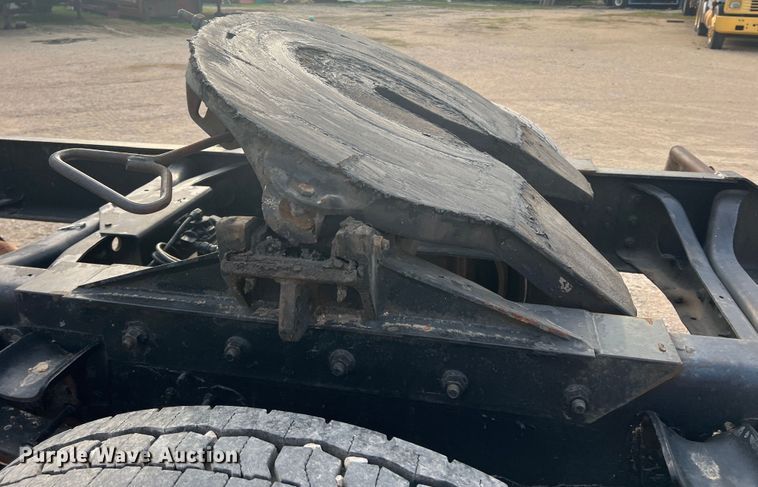 image for item DS2839 2001 International 4900  semi truck