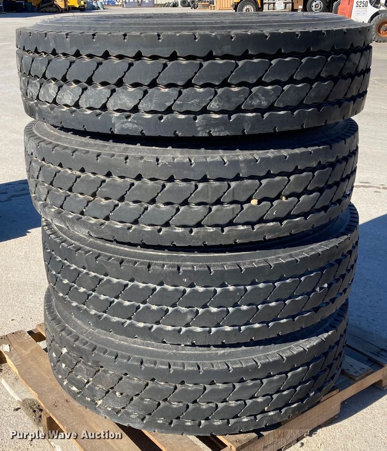 image for item HN9814 (4) Michelin XZY3 11R22.5 tires
