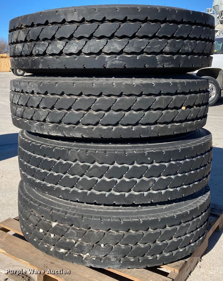 image for item HN9814 (4) Michelin XZY3 11R22.5 tires