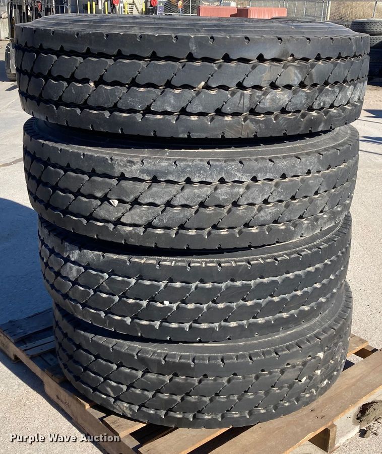 image for item HN9814 (4) Michelin XZY3 11R22.5 tires