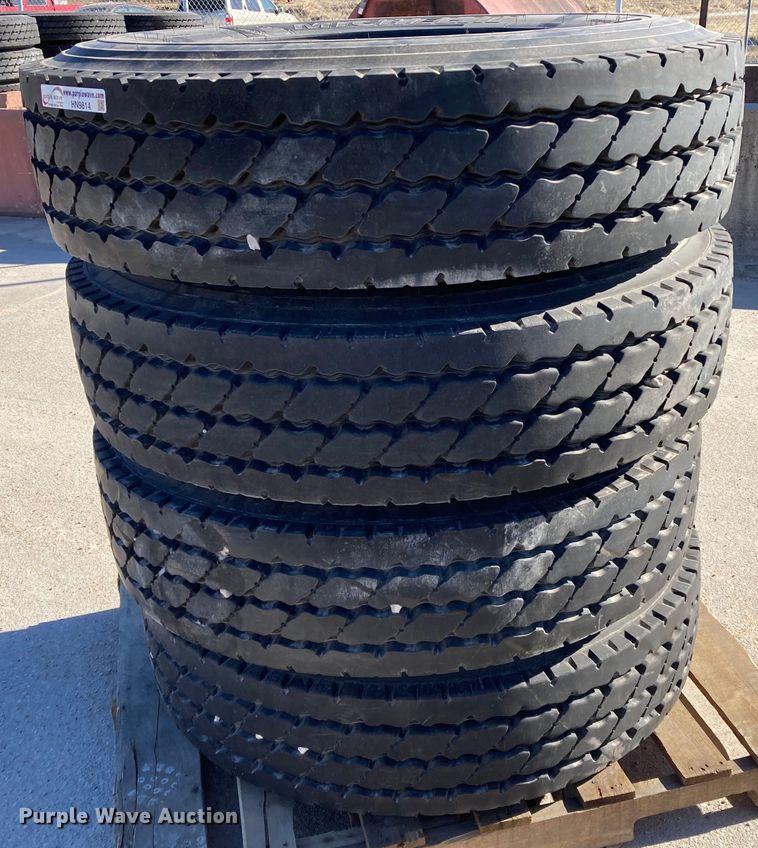 image for item HN9814 (4) Michelin XZY3 11R22.5 tires