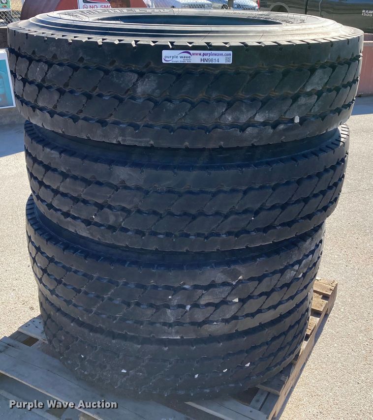 image for item HN9814 (4) Michelin XZY3 11R22.5 tires