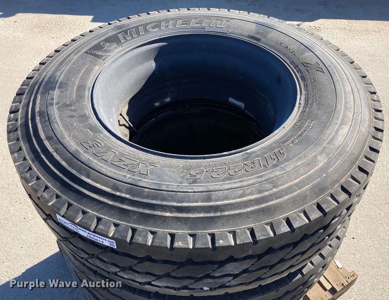 image for item HN9814 (4) Michelin XZY3 11R22.5 tires