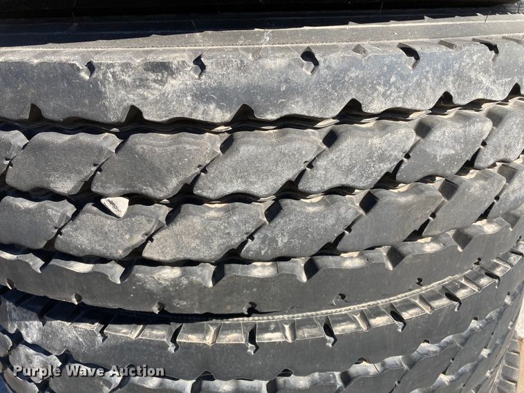 image for item HN9814 (4) Michelin XZY3 11R22.5 tires